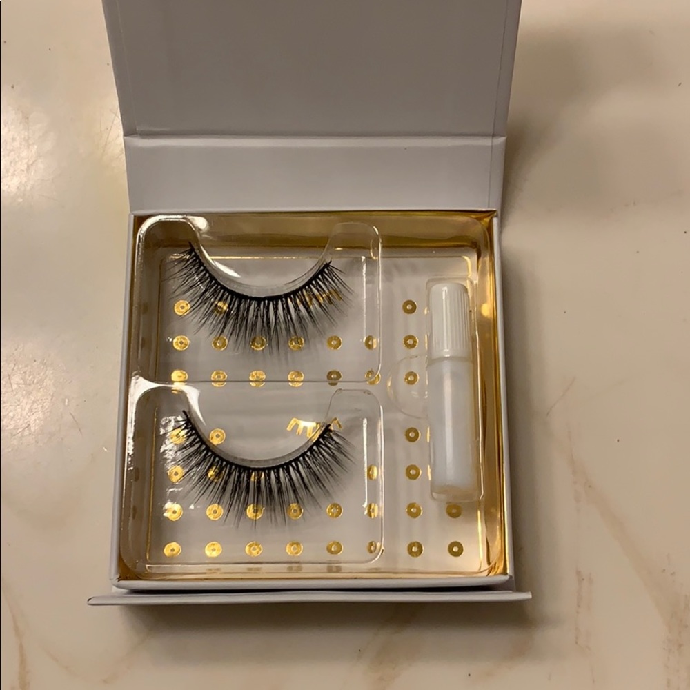 Lashes